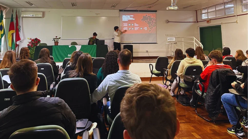 Evento reúne membros de empresas juniores do Oeste de SC e comunidade regional